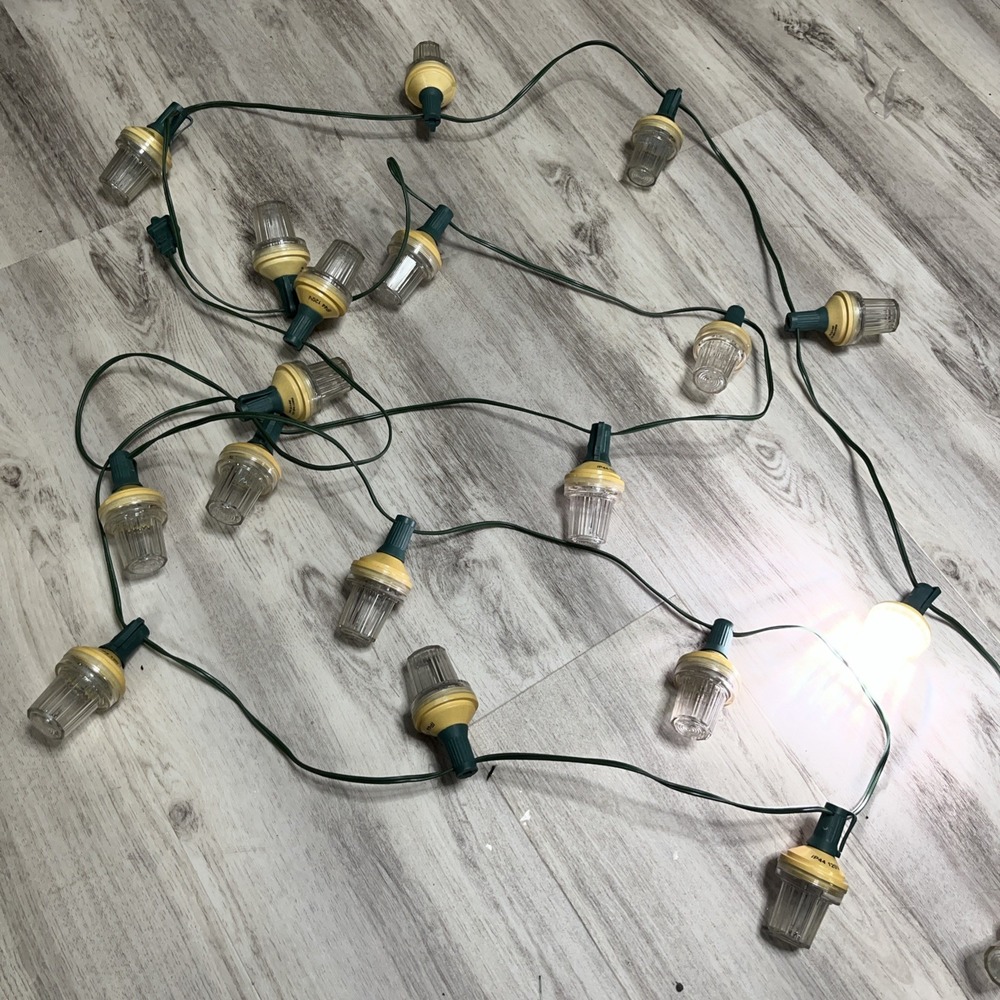 25 Pcs 120v Strobe C9 Christmas Lights Outdoor Waterproof Incandescent White